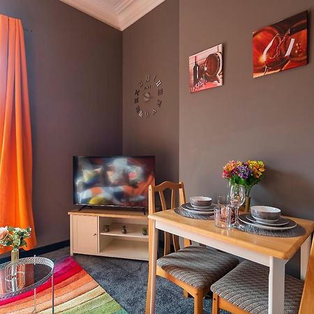 Art-Filled Bohemian 1 Bedroom Apt 2 Beds Colourful Praise Inn Apartment Kingston upon Hull Exteriér fotografie