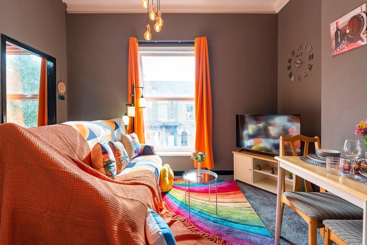Art-Filled Bohemian 1 Bedroom Apt 2 Beds Colourful Praise Inn Apartment Kingston upon Hull Exteriér fotografie